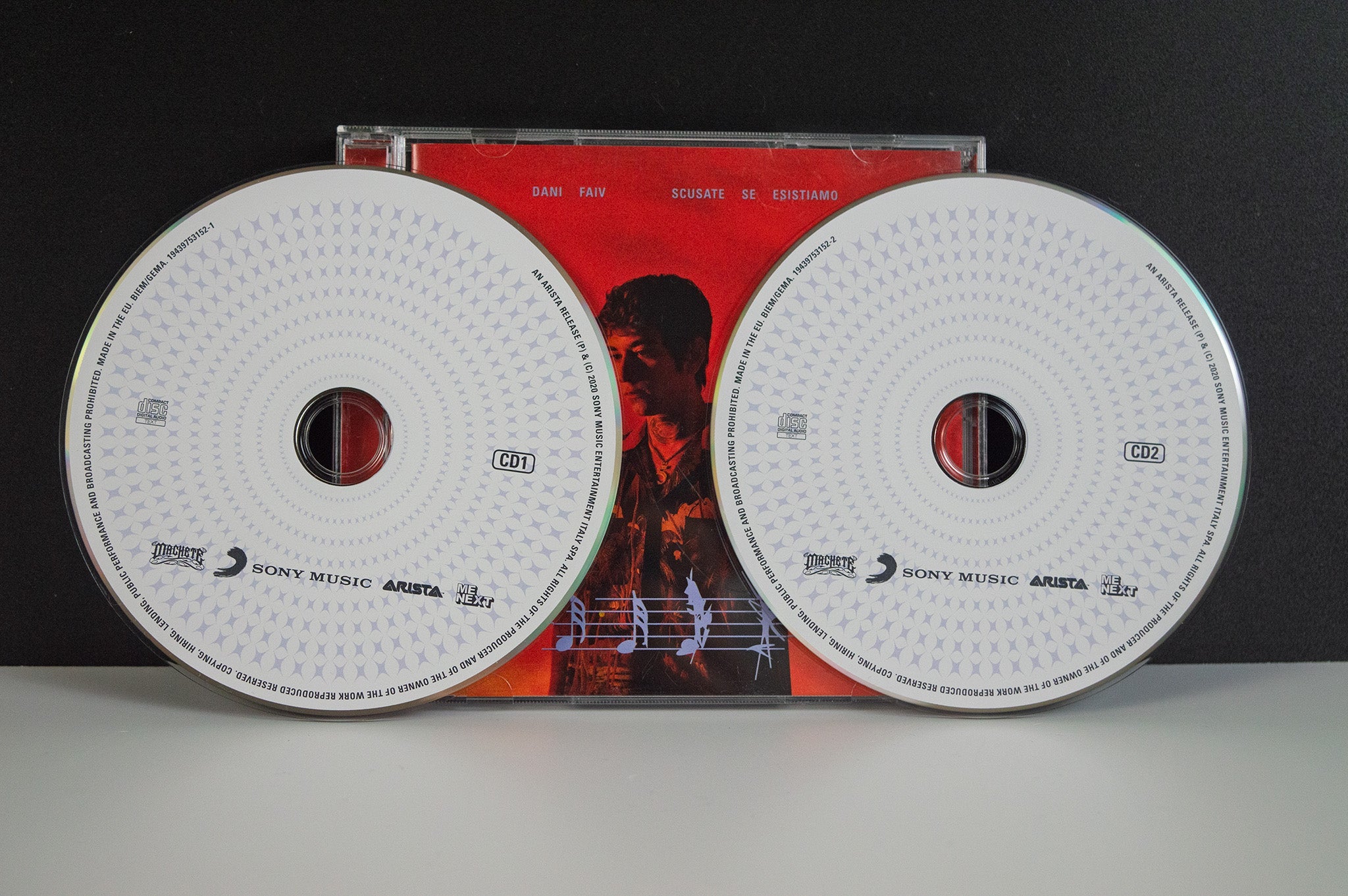 Dani faiv - SCUSATE SE ESISTIAMO